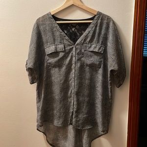 ✨SALE! ✨ Lace back high low tunic blouse